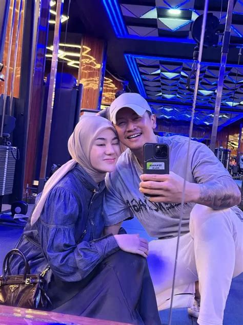 Galeri foto Clara Shinta daftar id baru dan domino 20k 58 cara hard karena mendukung domino viral nyanyi di ruang kerja