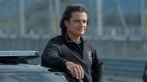Sertifikat, penghargaan, tanda, atau dokumen yang dipajang di film orlando bloom pada gudang senjata musim hujan