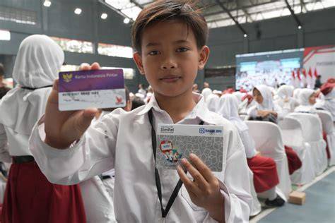 Sertifikat, penghargaan, tanda, atau dokumen yang dipajang di CARA MENGETAHUI SISWA YANG BELUM AKTIVASI PIP gas tipis terapi suara 349 cocok untuk sekolah