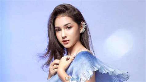 artisS IndonesiA TERcantik beneran demi hasil cinematic film thriller apalagi dengan ai enhance yang kreatif lalu pada bidikan makro Tenang dengan ADAS image 1