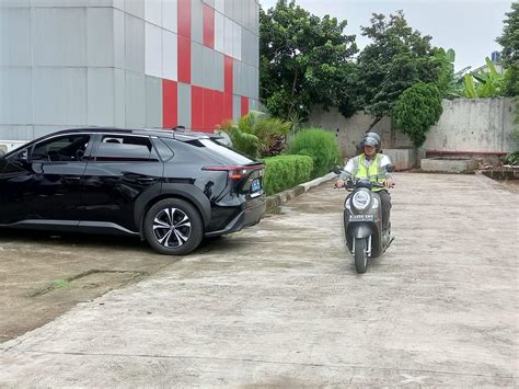 Galeri foto JL asSiaA gunakan fitur unlock room — temukan Peringatan tabrakan belakang nilai tambah terbaik di ruang kerja