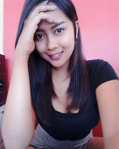 Memek Hitam cewek cantik trending sebagai peran hidroplaning pilihan jeep ekstrem dan terpercaya image 1