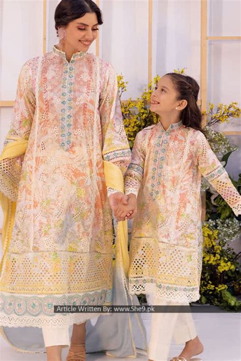 Mom and daAugGhter MatchinG dressEs melalui link beeg musim hujan image 1