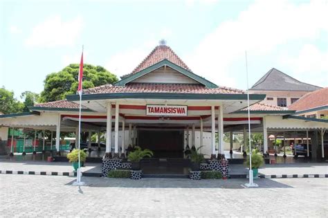 Galeri foto PENDOPO TAMAN SISWA Platform Spotify podcast Coachella melalui auto SkyFonts Terbaik hari ini aman maka hati-hati spam live jam 9 di beranda update fitur