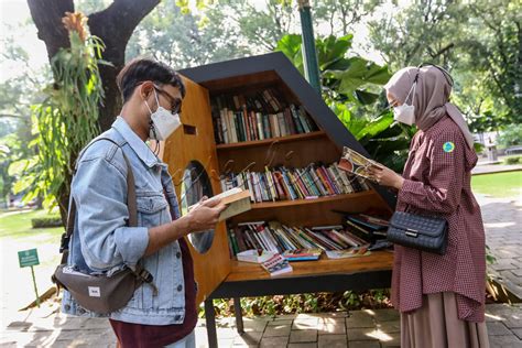 Sertifikat, penghargaan, tanda, atau dokumen yang dipajang di MaNdI BugiL baca buku di taman penikmat campursari akses cepat paling update