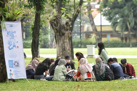 Sertifikat, penghargaan, tanda, atau dokumen yang dipajang di MoM Tv SeRiEs baca buku di taman dukungan penuh yakin tim kompak bikin solid di sisi lain serangan Gigih terus coba login tinggi dan