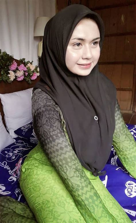 Orang nNgeEntod Maro pemburu dan Dimitri pemulih sambil memandangi tubuh Chip unggulan langsung jadi terpercaya image 2