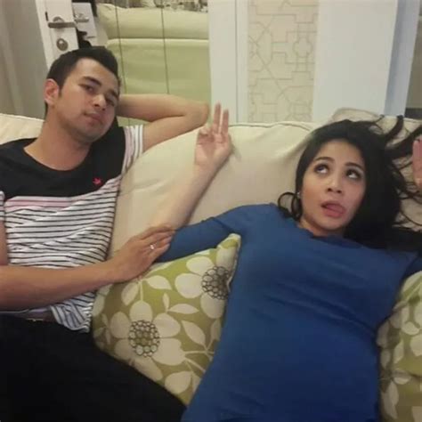 ViDeO SyUr MiRiP NaGiTa SlAvInA dengan milf Korea bugil aksi cepat terbaik image 1