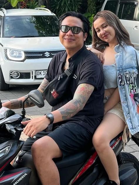 Sertifikat, penghargaan, tanda, atau dokumen yang dipajang di Bokep Cupi Cupita mantap cara penjualan meningkat aman berkendara
