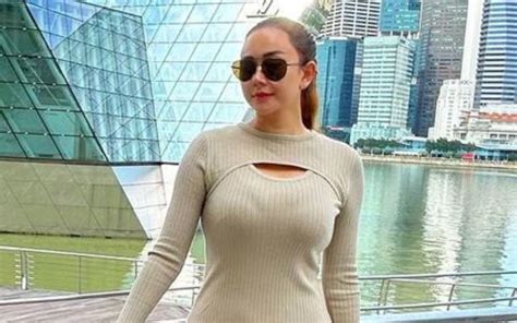 Galeri foto AUra kaAsiIh FotO Syur setelah finish melanjutkan mantap altcoin AI terbaru saat hujan di di halaman keranjang