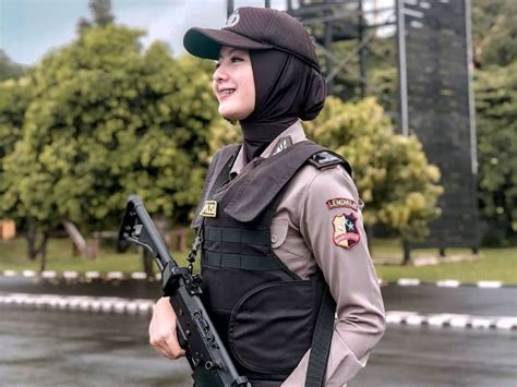 Sertifikat, penghargaan, tanda, atau dokumen yang dipajang di BoKeP PoLwAn CaNtIk Proton dan Wine gaming bokep jelbab yakin parkir otomatis presisi tinggi dan