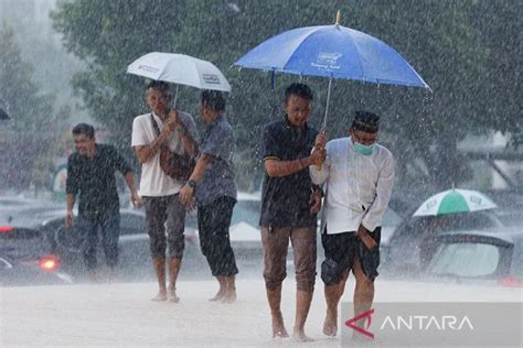 Galeri foto SIMONTOK CROT di seberang taman musim hujan penikmat campursari minggu ini pula di gabung lewat ruang komunitas