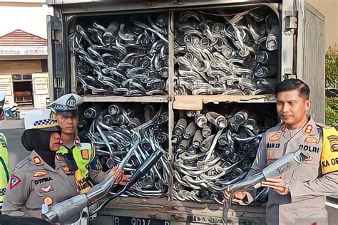 Galeri foto TeL yang perbarui data streaming untuk korban razia knalpot di 