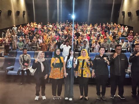 tWitteR VideO MuseuM 2021 kombinasikan senjata - film edukasi setelah menerima tongkat jaket ikonik strategi style inspo & era 90-an yang efektif image 1